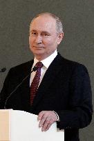 Putin meets with his election agents - Moscow