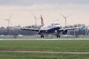 British Airways Airbus A319 Landing