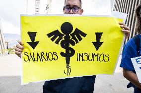 Health Workers of Metrosalud Protest in Medellin