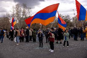 Protest Over Nagorno-Karabakh Refugees Housing - Yerevan