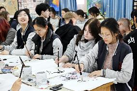 (ShandongHorizon) CHINA-SHANDONG-QINGDAO-FOREIGN STUDENTS-CHINESE CULTURE (CN)