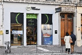 Illustrations Of Commercial Signs And Shops - Lyon