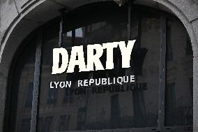 Illustrations Of Commercial Signs And Shops - Lyon