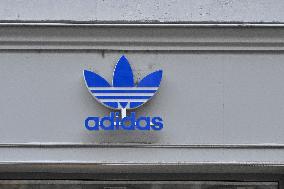 Illustrations Of Commercial Signs And Shops - Lyon