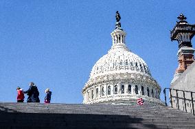 Congress tries to avert partial government shutdown