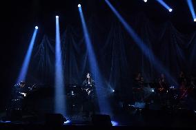 Marina Kaye Performs Live - Paris