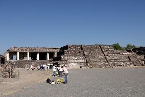 Spring Equinox In  Teotihuacan Archaeological Zone