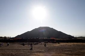 Spring Equinox In  Teotihuacan Archaeological Zone