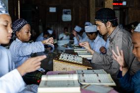 Indonesia's Islamic Boarding School Helps Students Recite The Koran In Sign Language