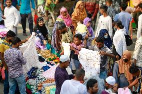 Markets overflow with Eid customers in Dhaka