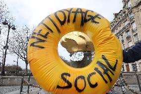 Action to denounce the social cleansing for Olympic Games - Paris