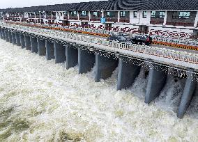 Flood Discharge at Hongze Lake in Huai 'an