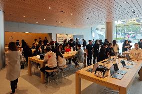 Customers Shopping at Asia Largest Apple Store in Shanghai
