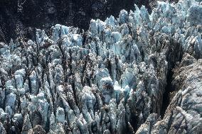 NEW ZEALAND-GLACIERS-CONTINUED SHRINKAGE