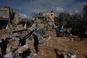 MIDEAST-GAZA-DEIR EL-BALAH-ISRAELI STRIKES-AFTERMATH