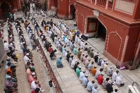 Indian Muslims Celebrate Ramadan