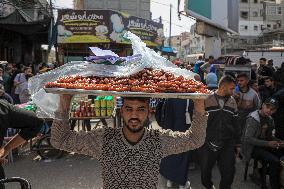 MIDEAST-GAZA-RAFAH-RAMADAN-MARKET
