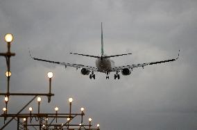 Diverse aircraft landing