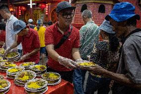 Indonesian Buddhists Step Out To Support Muslims In Ramadan Fast