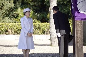 Japanese Princess Aiko visits imperial mausoleum