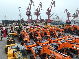 Vehicles Trade Export in Lianyungang Port