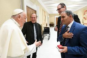 Pope Francis Receives The Fathers Of 2 Baby Girls Killed In Gaza - Vatican