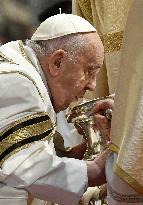 Pope Francis Leads Chrism Mass on Holy Thursday - Vatican