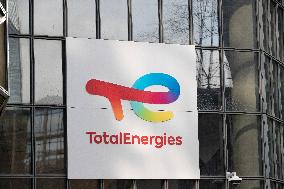 Action In Front Of The Total Energies Headquarters - Paris