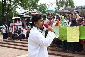 Postgraduate Private Trainee Doctors Protest In Dhaka.