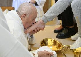 Pope Francis Wash The Feet of 12 Inmates in a Rome’s Prison - Italy