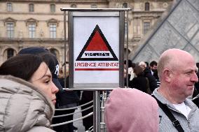 France Raises Terror Alert Level - Paris