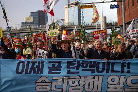 Call For The Resignation Of President Yoon Suk Yeol - The 83rd Candlelight March Rally