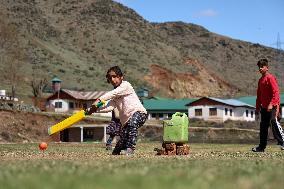 Viral Cricket Girl Of Kashmir