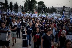 Tens of thousands take part in antigovernment protests - Jerusalem
