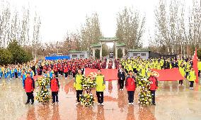 Tomb-sweeping Day in Bazhou