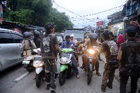 Punk Community Give Iftar Food For Motorist In Indonesia