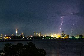 Heavy Downpours And Lightning Strikes Were Seen In Colombo