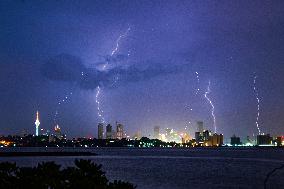Heavy Downpours And Lightning Strikes Were Seen In Colombo