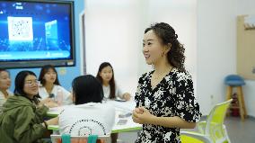 CHINA-TIANJIN-COLLEGE STUDENTS-LOVE COURSE (CN)