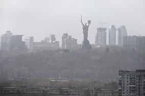 Air quality goes down in Kyiv as concentration of dust from Mediterranean rises