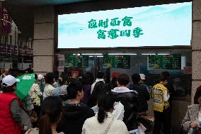 Customers Buy Green Dumplings During Qinging Festival