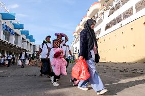 INDONESIA-MAKASSAR-HOMETOWN-TRAVEL-SHIP-EID AL FITR