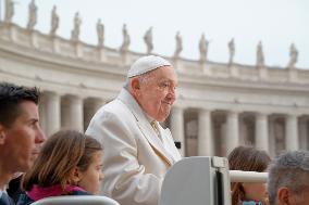 Pope Francis Holds His Weekly General Audience In Vatican