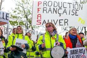 Demonstration By Tefal Employees And Management - Paris