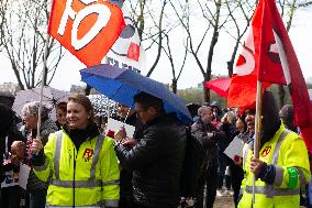 Demonstration By Tefal Employees And Management - Paris