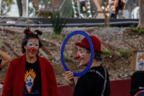 Clowns Without Borders Asociation Support Displaced Children