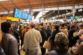Saint-Lazare Station Evacuated Due To Suspicious Package - Paris