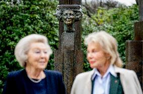 Princess Beatrix Unveils The The Royal Family Bronze Sculpture - Baarn
