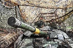 Tank crews defend Ukraine against Russian occupiers