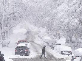 A Spring Snowstorm Dumped More Than 20 cm Of Snow - Montreal